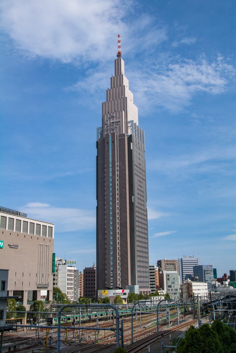 ドコモタワー（NTTドコモ代々木ビル）の外観写真