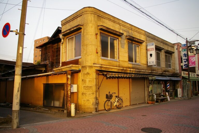 看板建築（飯能）の写真