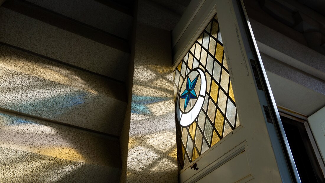 鎌倉国宝館 扉のステンドグラス