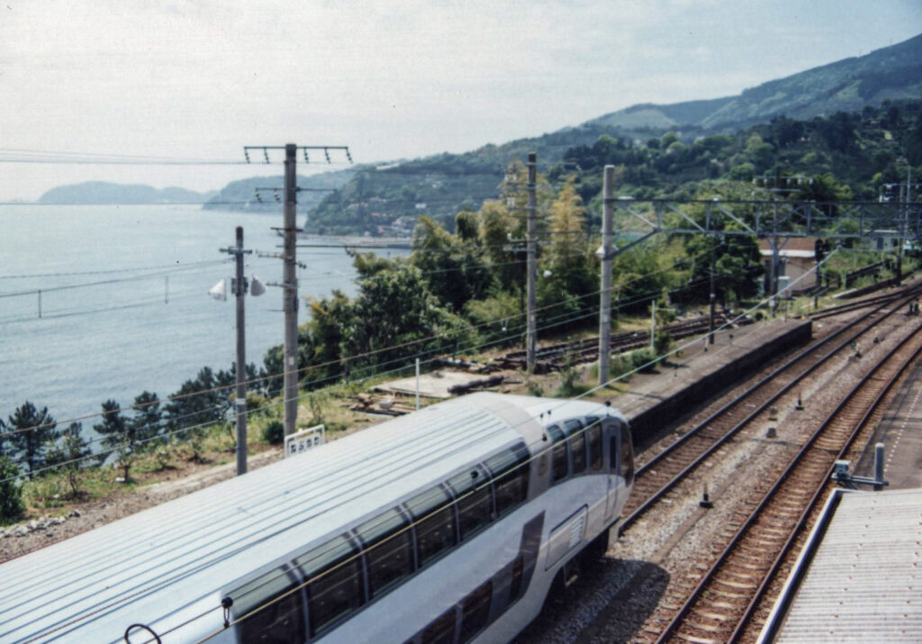 根府川駅 跨線橋からの光景写真